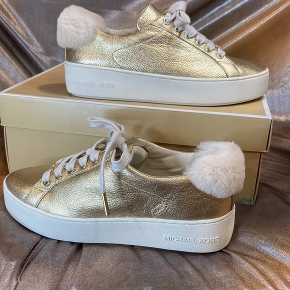 Micheal Kors gold size 6 “poppy” lace up. Metallic leather uppers. Worn once. - Picture 2 of 7